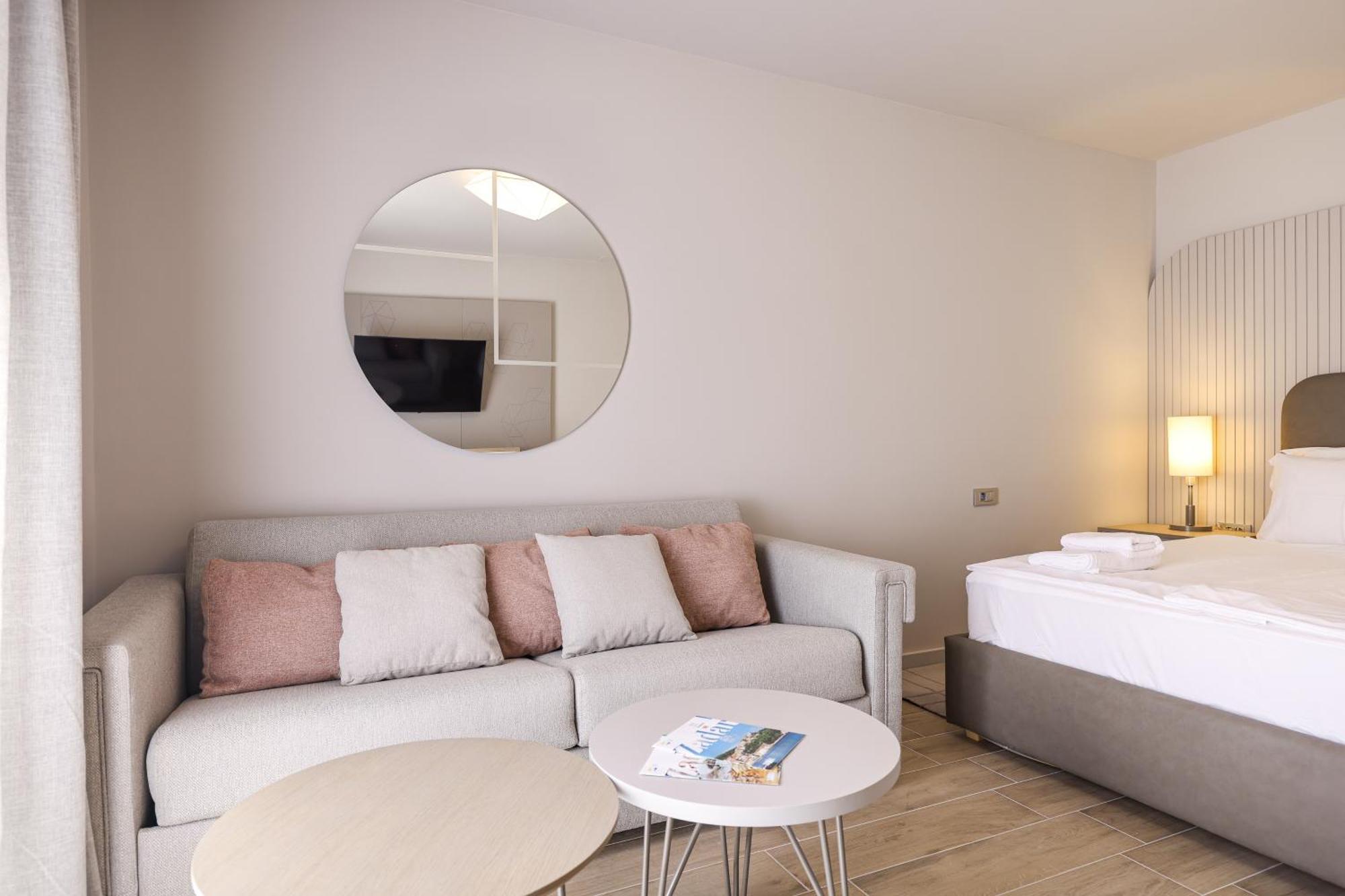 Ferienwohnung Arsenal Lofts Zadar Zimmer foto